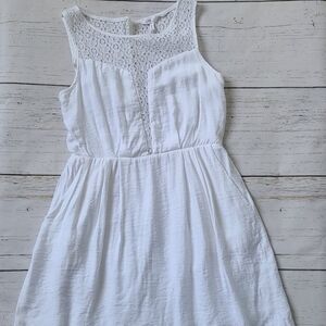 BCBGeneration White Sleeveless Dress Size 6